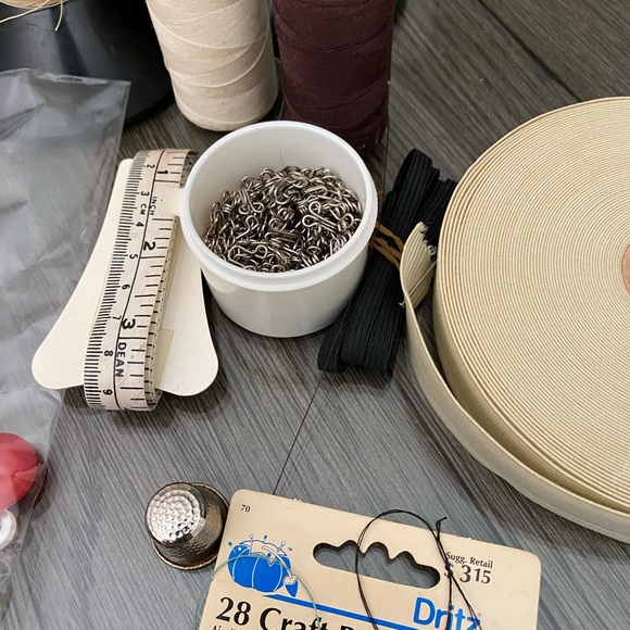 Vintage sewing patterns w/threads needles buttons eye hooks and more 3 Mcalls - Picture 8 of 9